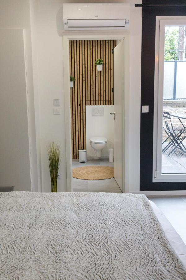 Chouzelot Appart-Hotel N 4 Calme Avec Terrasse, Wi-Fi Haut Debit, Petit-Dejeuner, Room-Service Et Parking Prive מראה חיצוני תמונה