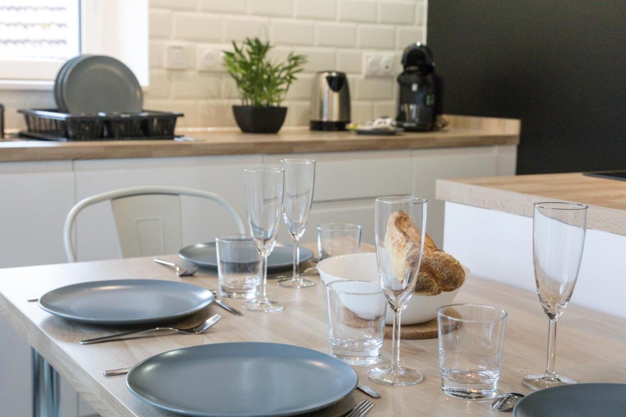Chouzelot Appart-Hotel N 4 Calme Avec Terrasse, Wi-Fi Haut Debit, Petit-Dejeuner, Room-Service Et Parking Prive מראה חיצוני תמונה
