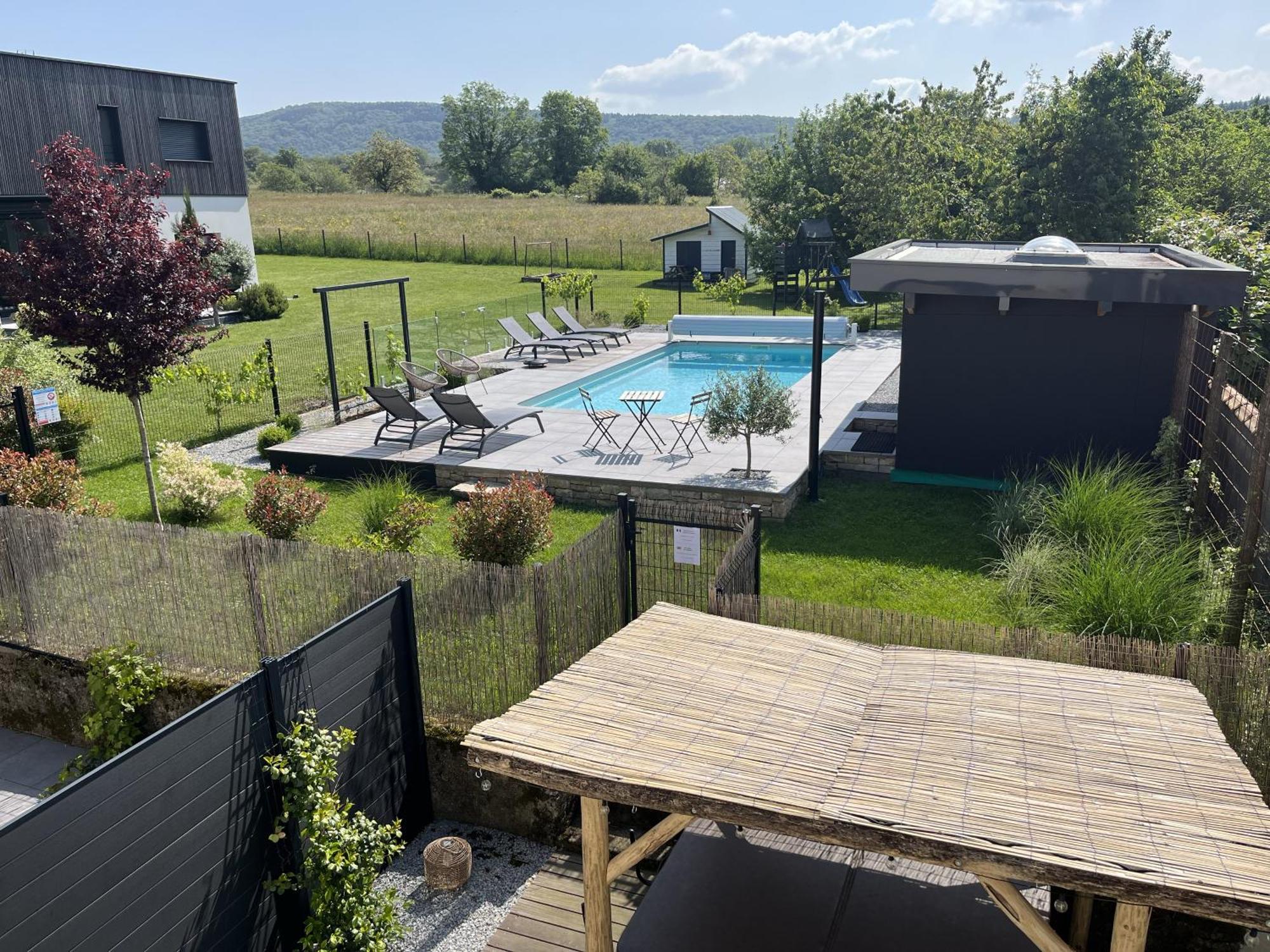 Chouzelot Appart-Hotel N 4 Calme Avec Terrasse, Wi-Fi Haut Debit, Petit-Dejeuner, Room-Service Et Parking Prive מראה חיצוני תמונה