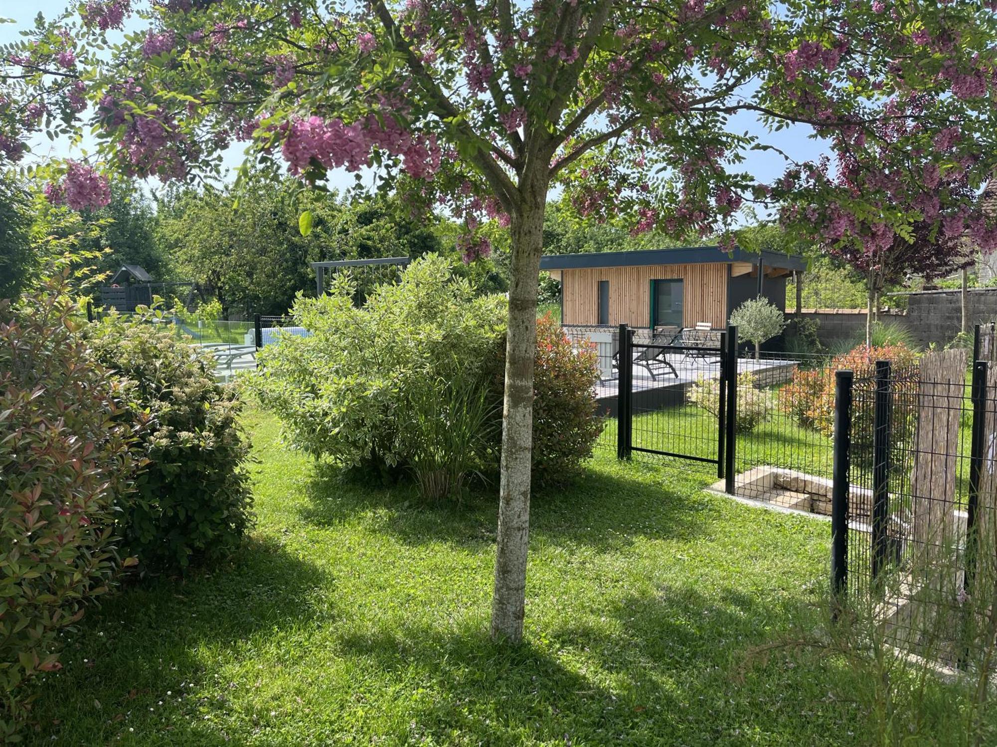 Chouzelot Appart-Hotel N 4 Calme Avec Terrasse, Wi-Fi Haut Debit, Petit-Dejeuner, Room-Service Et Parking Prive מראה חיצוני תמונה