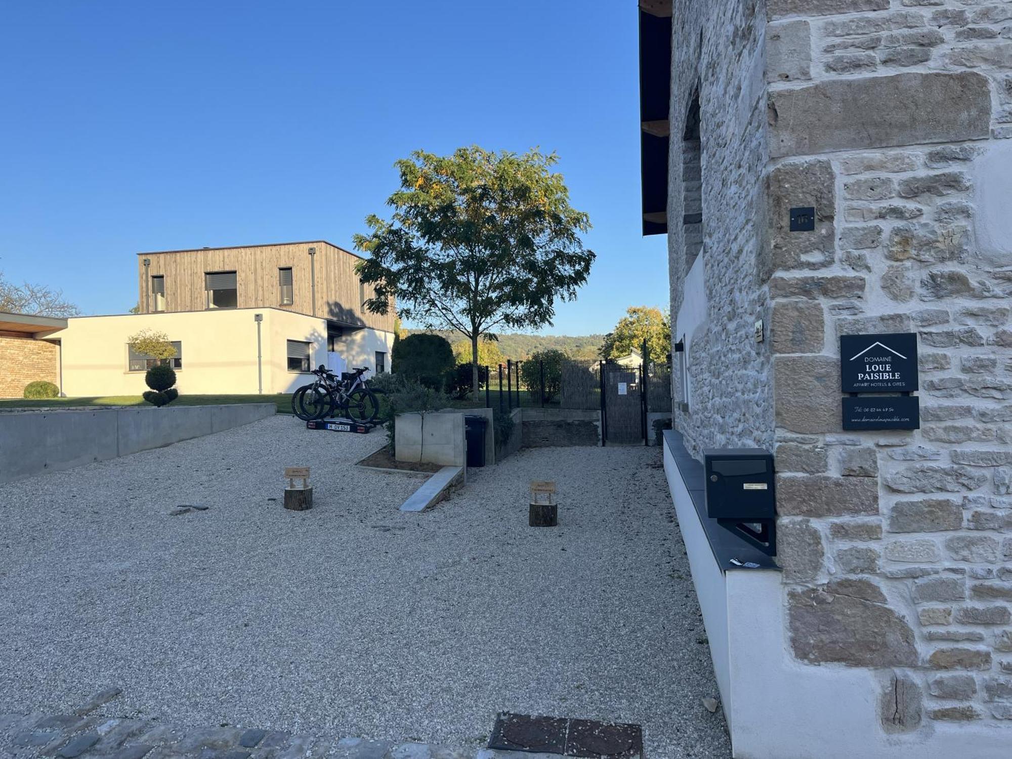Chouzelot Appart-Hotel N 4 Calme Avec Terrasse, Wi-Fi Haut Debit, Petit-Dejeuner, Room-Service Et Parking Prive מראה חיצוני תמונה
